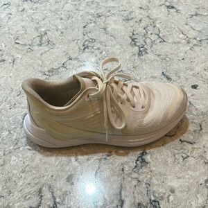 Lululemon run 2 shoes